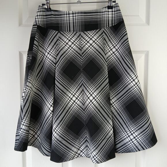 H&M Tartan Plaid Skirt 4 black white pleated buttons pockets lined dark academia - Picture 2 of 10